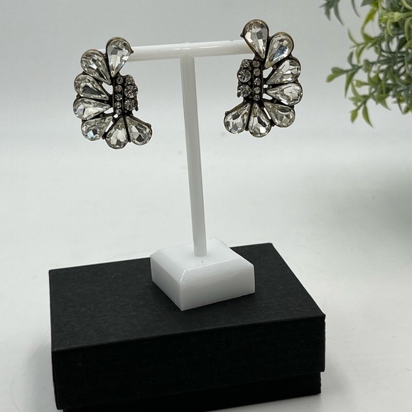 Whispering Butterfly Rhinestone Earrings Delphine sparkling - Picture 1 of 11